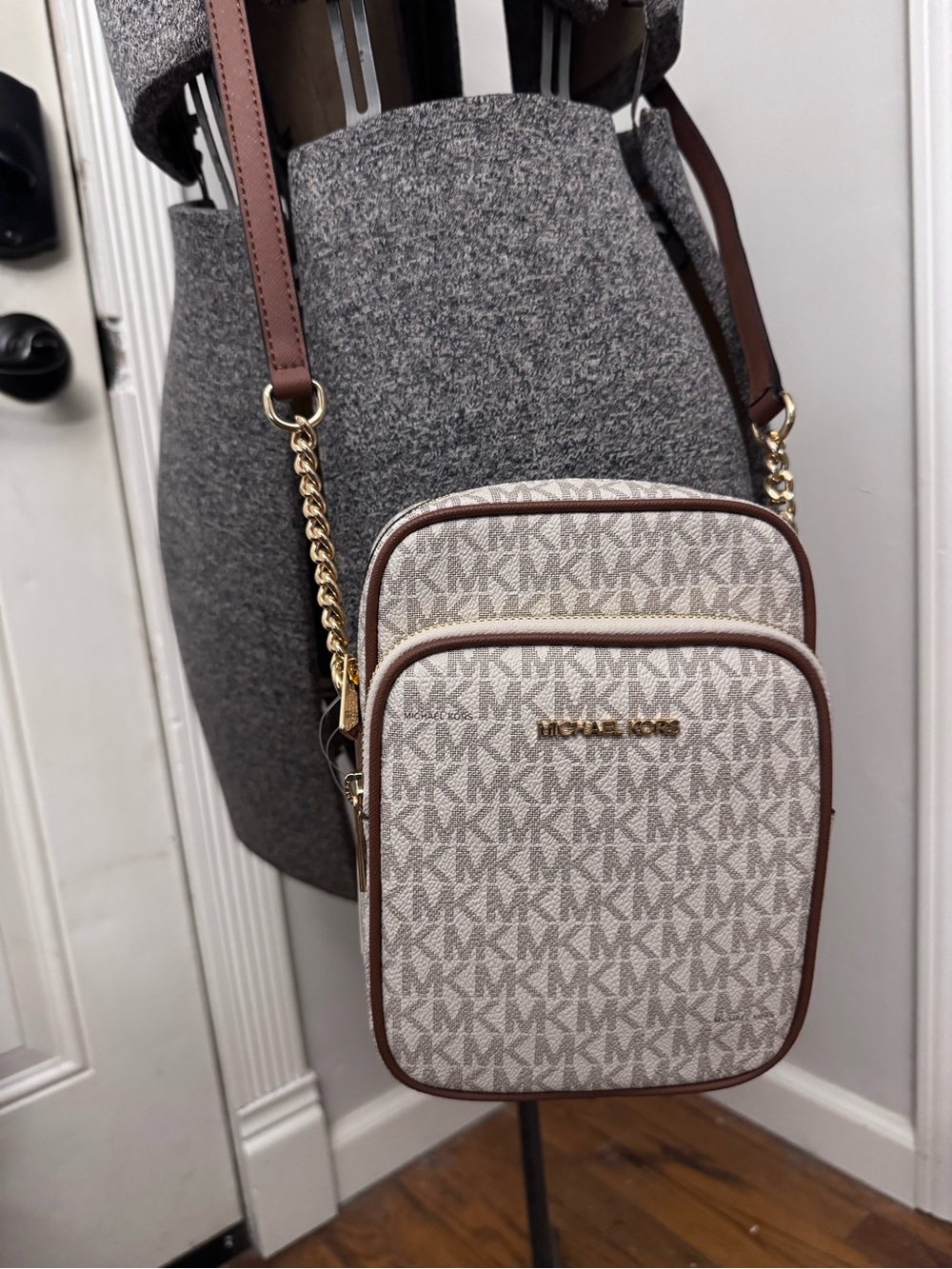 Michael Kors Jet Set Travel Medium Logo Crossbody Bag in Vanilla NWT